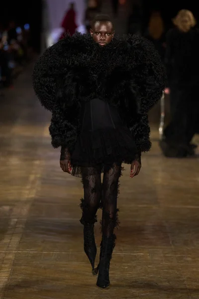 Look 11